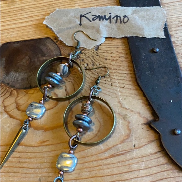 🇺🇸1 PAIR LEFT // earrings FREE WITH A PURCHASE - Picture 2 of 8